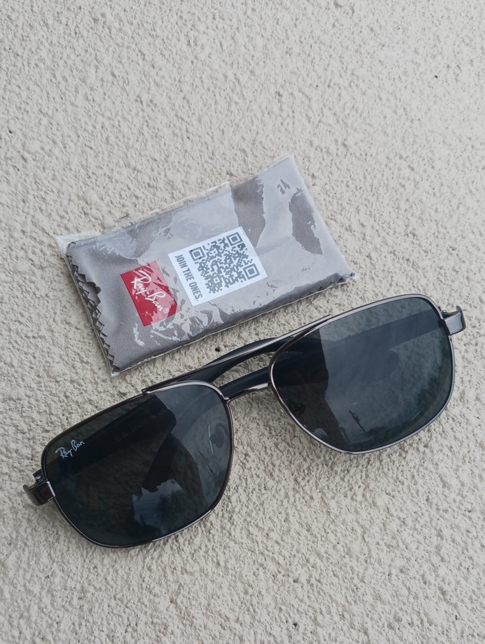 Ray-Ban Aviator Sunglasses in Dark Gray/Black Lenses